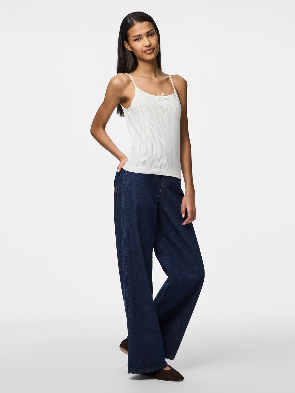 model_shot-front_full